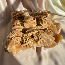 Load image into Gallery viewer, Desert Rose, 2091g