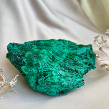 Ladda upp bild till gallerivisning, Silkeslen malakit, stor