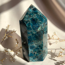 Ladda upp bild till gallerivisning, Blå Apatit-tornet #3