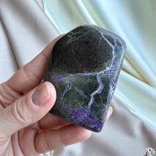 Load image into Gallery viewer, Stichtite #4