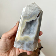 Load image into Gallery viewer, Agate Druzy Tower 546g
