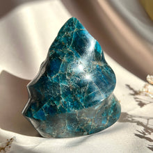 Load image into Gallery viewer, Blue Apatite Flame #4