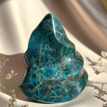 Load image into Gallery viewer, Blue Apatite Flame #4