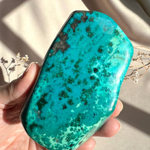 Load image into Gallery viewer, Shattuckite #3