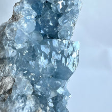 Ladda upp bild till gallerivisning, Celestitkluster 1774 g