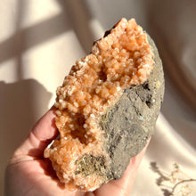 Load image into Gallery viewer, Heulandite 285g