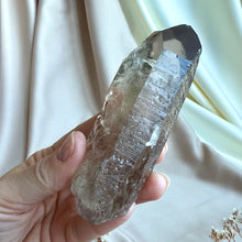 Ladda upp bild till gallerivisning, Rökig lemurisk kvartspunkt