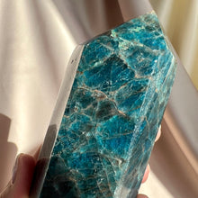 Ladda upp bild till gallerivisning, Blå Apatit-tornet #3