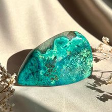 Load image into Gallery viewer, Shattuckite #2