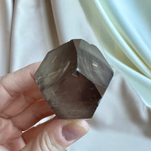 Ladda upp bild till gallerivisning, Rökig lemurisk kvartspunkt