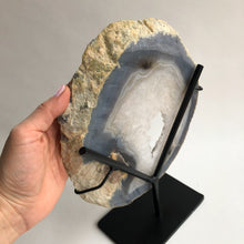 Ladda upp bild till gallerivisning, Agatskiva på stativ