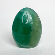 Ladda upp bild till gallerivisning, Fluorit stående friform Stor