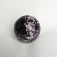 Ladda upp bild till gallerivisning, Chevron ametist polerad sfär