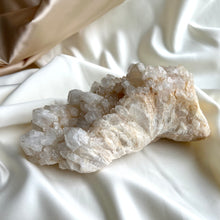 Load image into Gallery viewer, Cascading Champaigne Quartz XXL, 2851g