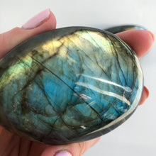 Ladda upp bild till gallerivisning, Prickig labradorit-beröringssten