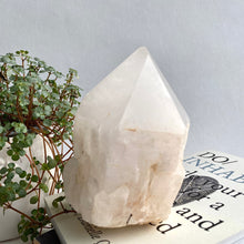 Load image into Gallery viewer, Candle Quartz Natural Point XL #2