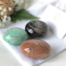 Ladda upp bild till gallerivisning, Grön månsten (garnierit)