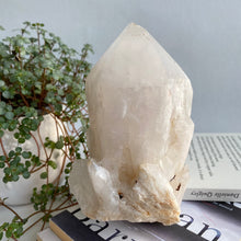 Load image into Gallery viewer, Candle Quartz Natural Point XL #4