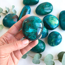 Ladda upp bild till gallerivisning, Krysokolla-trycksten