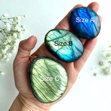 Ladda upp bild till gallerivisning, Prickig labradorit-beröringssten