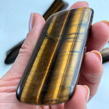 Ladda upp bild till gallerivisning, Tigeröga polerad sten