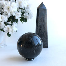 Ladda upp bild till gallerivisning, Astrofyllitkristallsfär