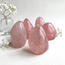 Ladda upp bild till gallerivisning, Rosenkvarts stående friform 9 cm
