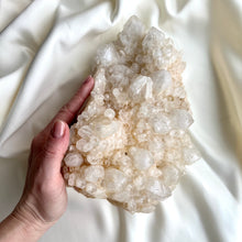 Load image into Gallery viewer, Cascading Champaigne Quartz XXL, 2851g