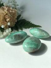 Ladda upp bild till gallerivisning, Grön månsten (garnierit)