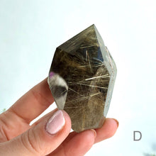 Ladda upp bild till gallerivisning, Rutilerad kvartskristallpunkt