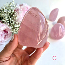Ladda upp bild till gallerivisning, Rosenkvarts stående friform 7 cm