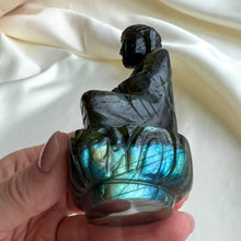Ladda upp bild till gallerivisning, Labradorit Buddha