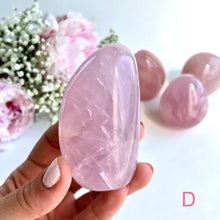 Ladda upp bild till gallerivisning, Rosenkvarts stående friform 7 cm