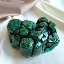 Ladda upp bild till gallerivisning, Malakit med fint mönster, stor