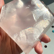 Ladda upp bild till gallerivisning, Girasolkvarts med regnbågar