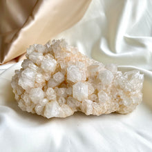 Load image into Gallery viewer, Cascading Champaigne Quartz XXL, 2851g
