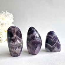 Ladda upp bild till gallerivisning, Stående form av Chevron-ametist, liten