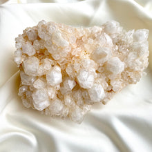 Load image into Gallery viewer, Cascading Champaigne Quartz XXL, 2851g