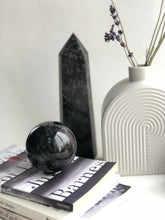 Ladda upp bild till gallerivisning, Astrofyllitkristallsfär