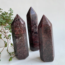 Ladda upp bild till gallerivisning, Granatkristallpunkt