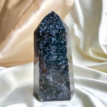 Ladda upp bild till gallerivisning, Merlinit (Indigo Gabbro) Tower XL, 1255 g