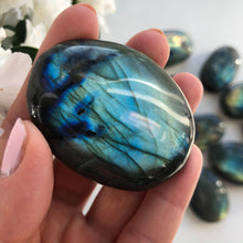 Ladda upp bild till gallerivisning, Prickig labradorit-beröringssten