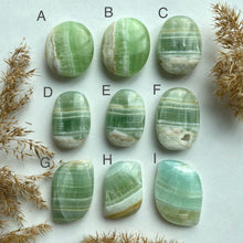 Ladda upp bild till gallerivisning, Gröna kalcit-beröringsstenar