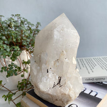 Load image into Gallery viewer, Candle Quartz Natural Point XL #4