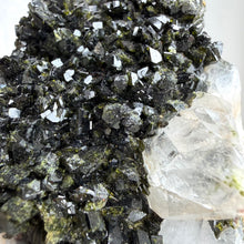 Ladda upp bild till gallerivisning, Epidote Specimen with Quartz (Old generation)
