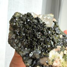 Ladda upp bild till gallerivisning, Epidote Specimen with Quartz (Old generation)
