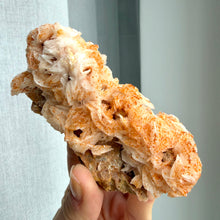 Ladda upp bild till gallerivisning, Vanadinite on White Barite Specimen

