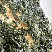Ladda upp bild till gallerivisning, Epidote Specimen
