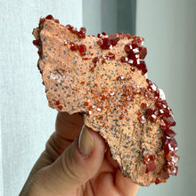 Ladda upp bild till gallerivisning, Vanadinite #4

