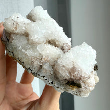 Ladda upp bild till gallerivisning, Snow Quartz (Lesotho)
